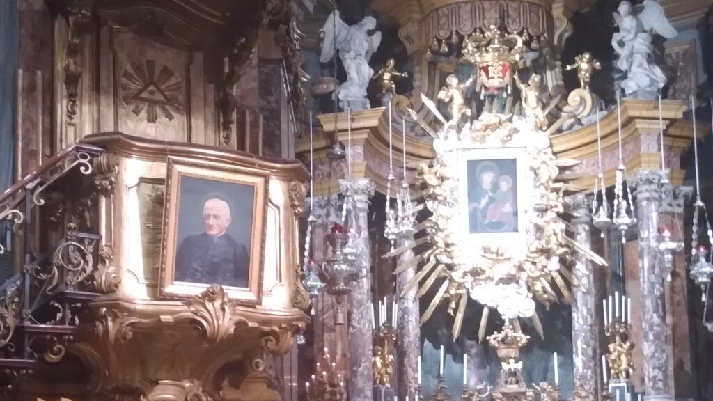 L'icona della Consolata nel Santuario a Torino e il quadro di San Giuseppe Allamano